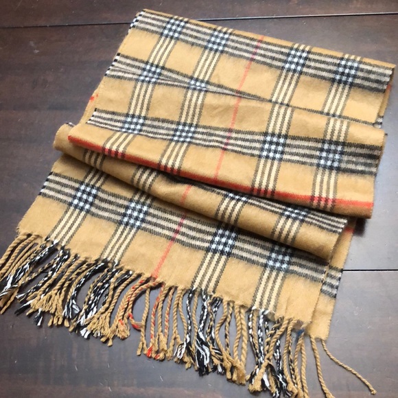 unknown Accessories - Cashmere feel scarf.